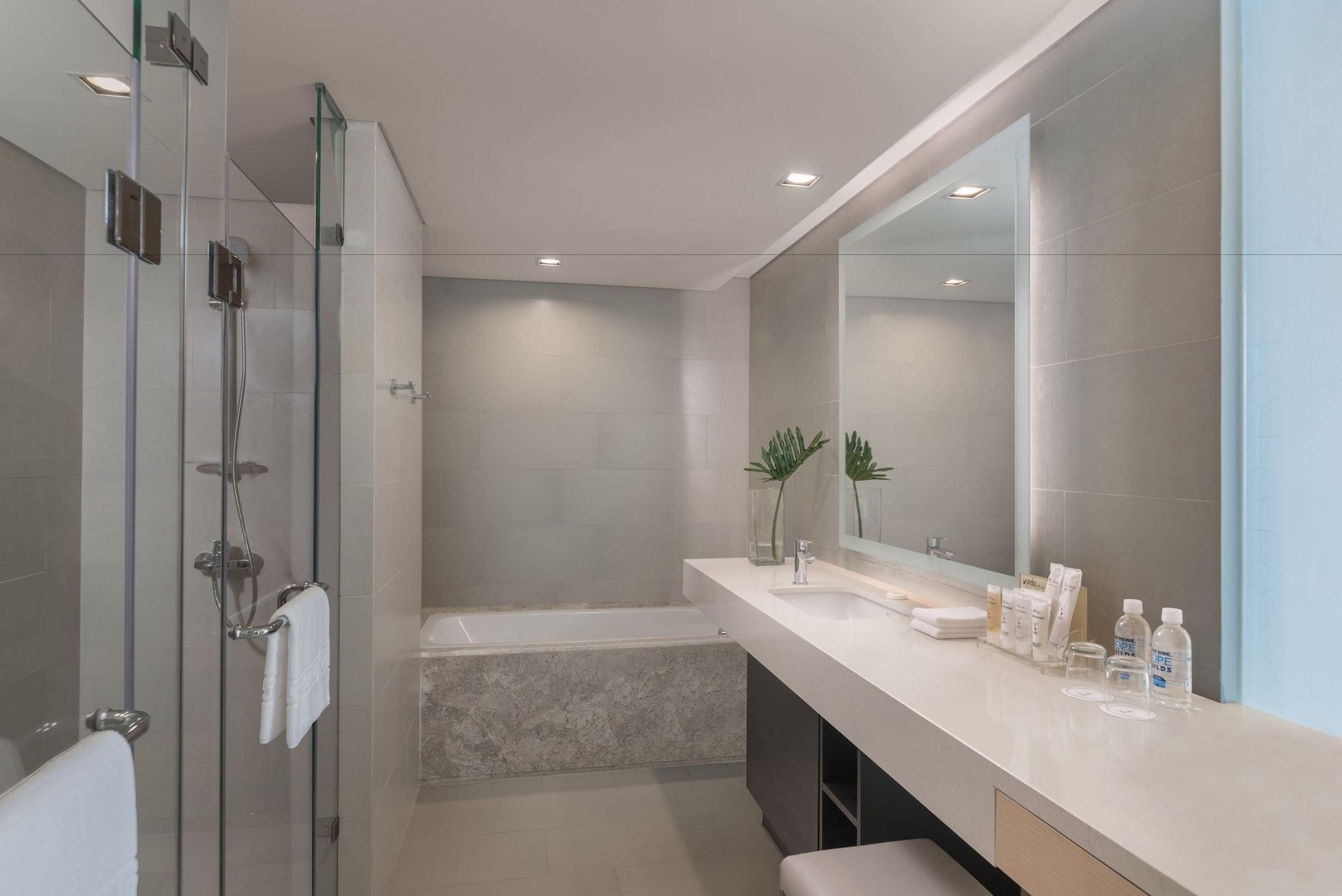Seda Vertis North Cidade Quezon Exterior foto Bathroom